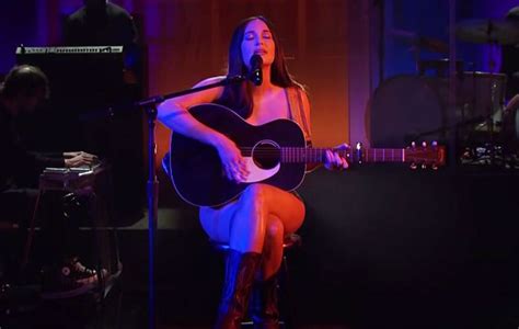 Kacey Musgraves Performs Her Single ‘Justified’ Naked On